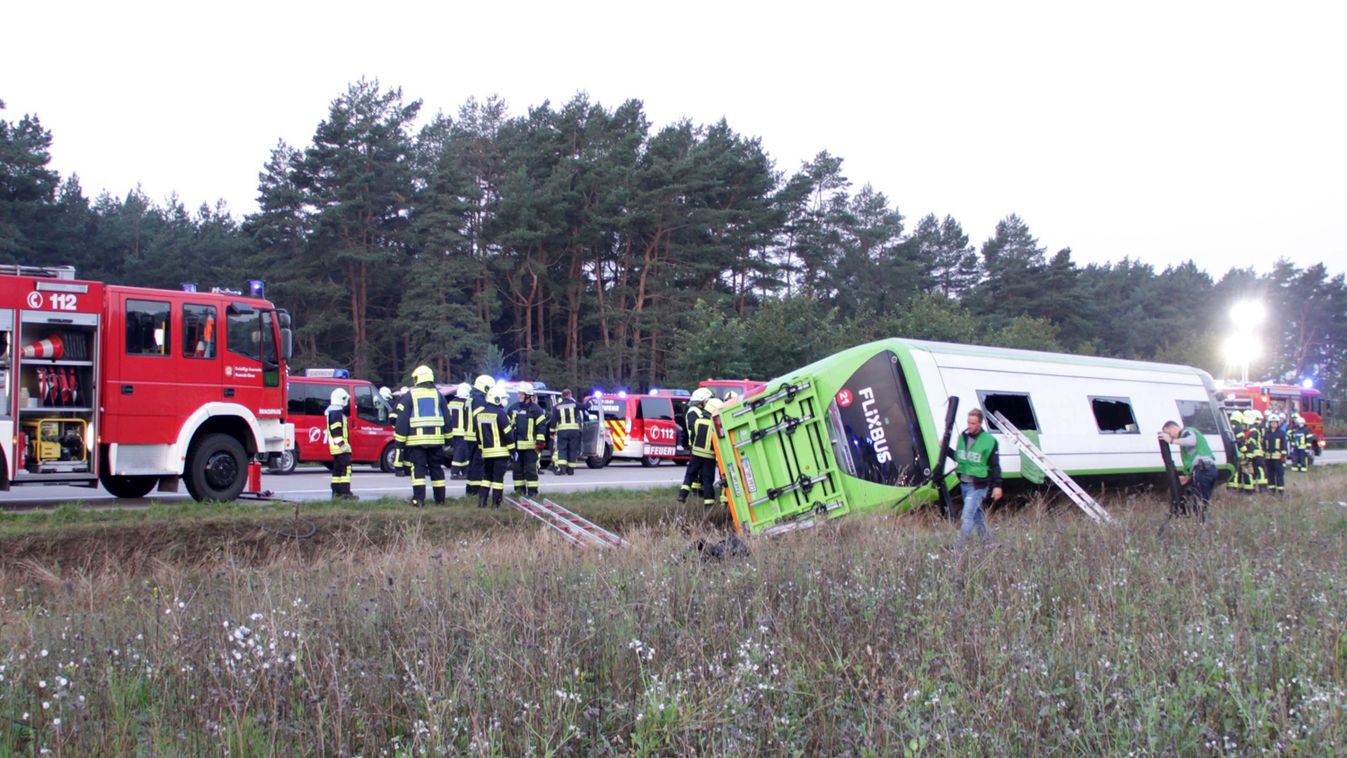 Sokan megsérültek egy németországi buszbalesetben