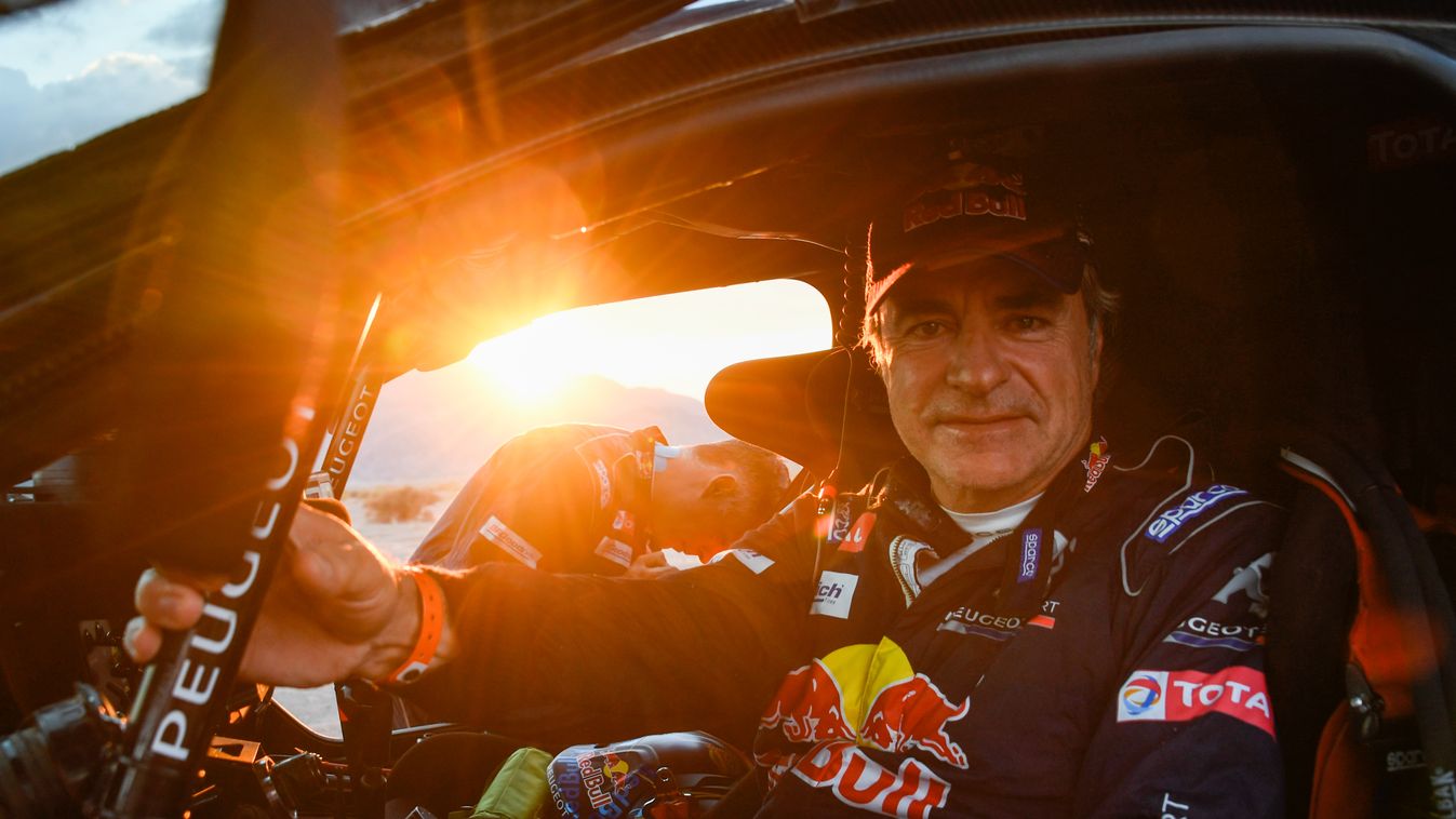 Az utolsó szakasz előtt még mindig Sainz az élen