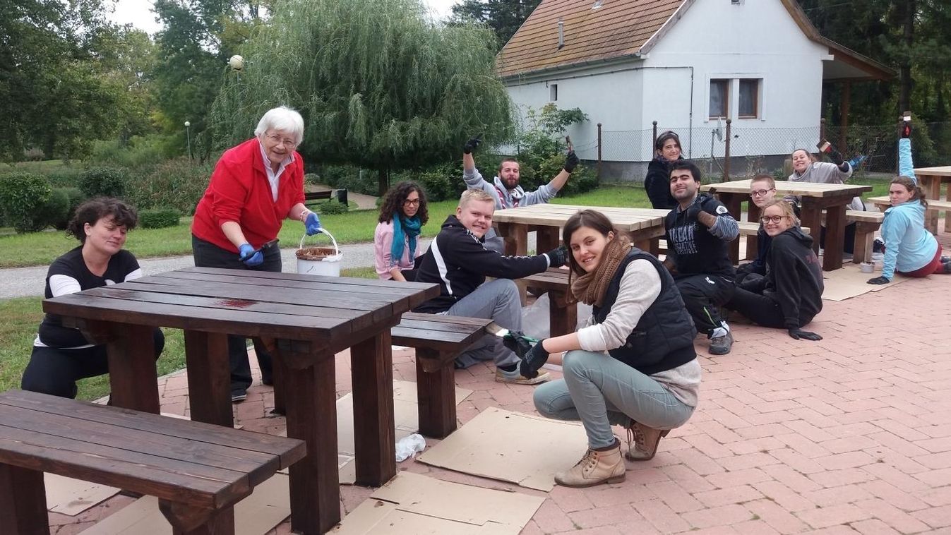 Padokat festettek, szemetet szedtek az önkéntesek Berhidán