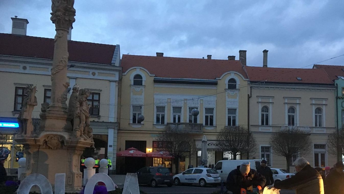 Ünnepi fényekbe öltözött Tapolca karácsonyra