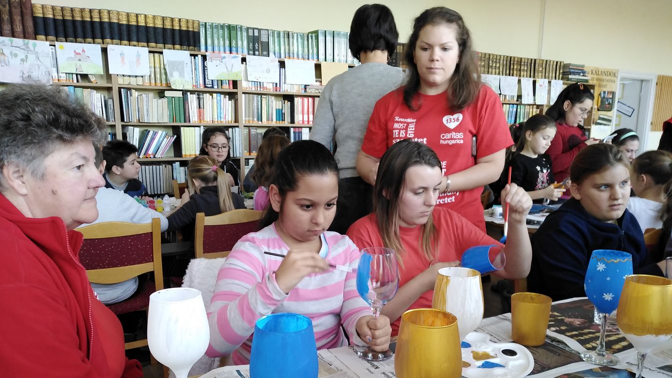 Karácsonyi játszóház és ajándék a Karitásztól Sümegen