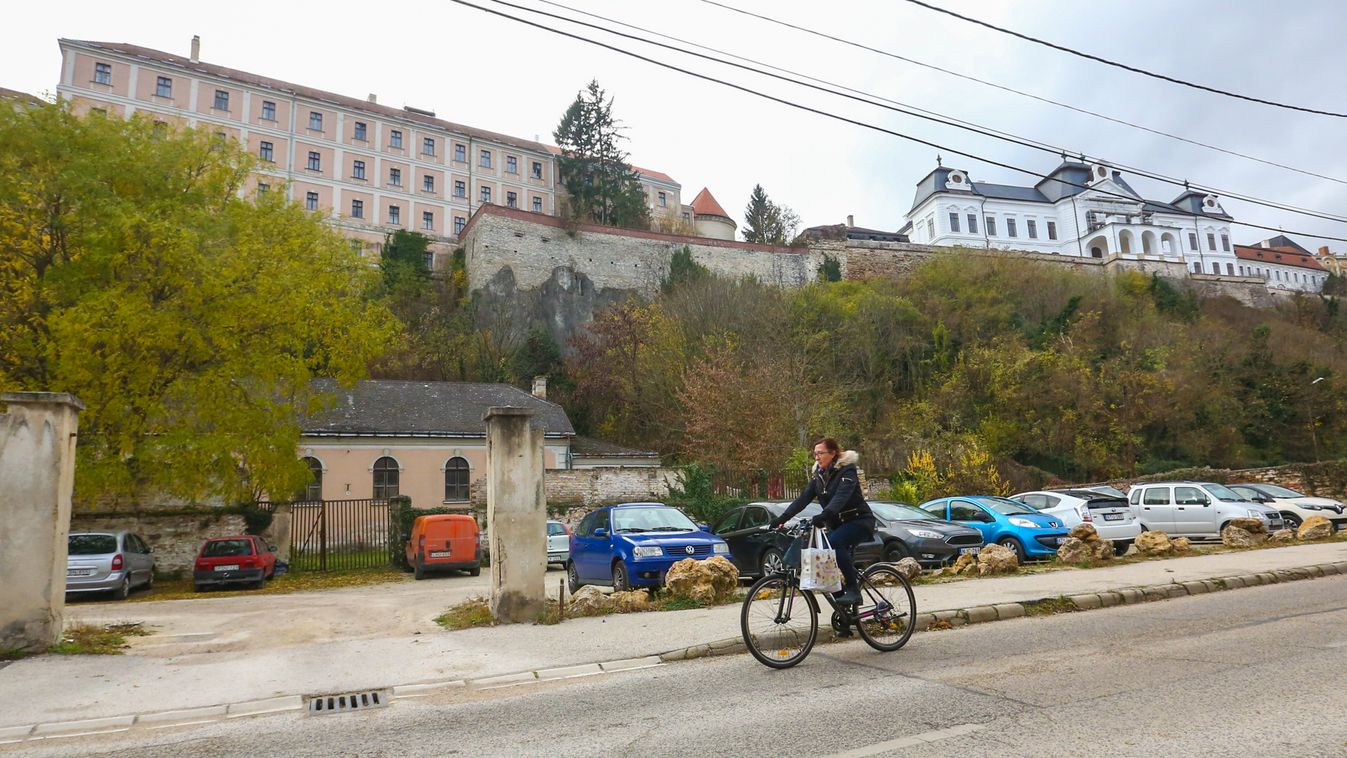 Sokba kerülne, nem épül meg a veszprémi várlift