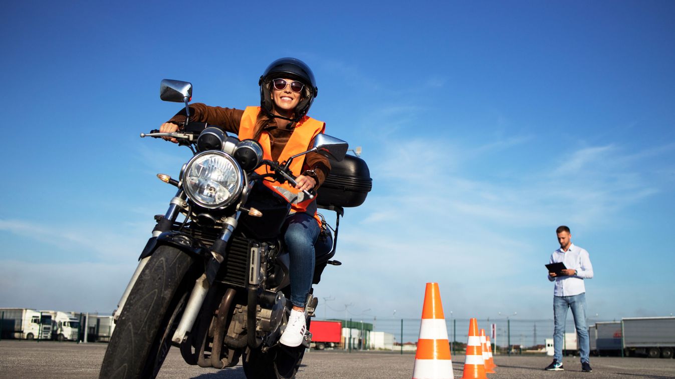 Több száz motoros vehet részt ingyenes vezetéstechnikai tréningen