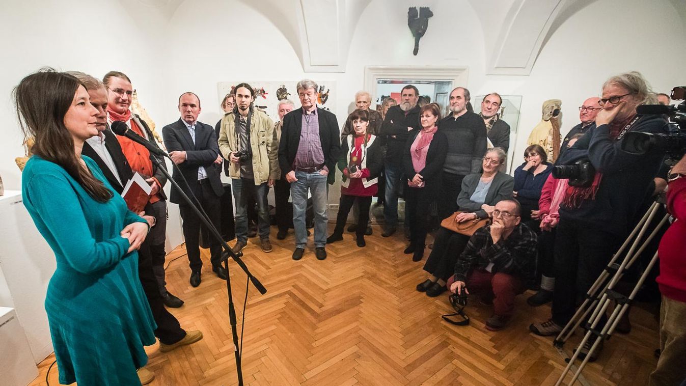 Györgydeák György Magánmitológia című kiállítása a Csikász Galériában