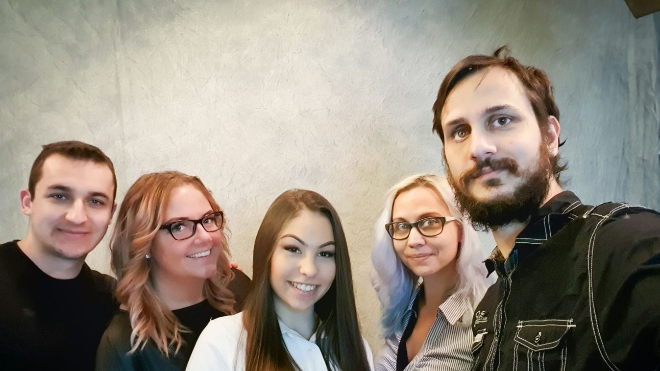 Bepillantás egy szépségverseny előkészületeibe