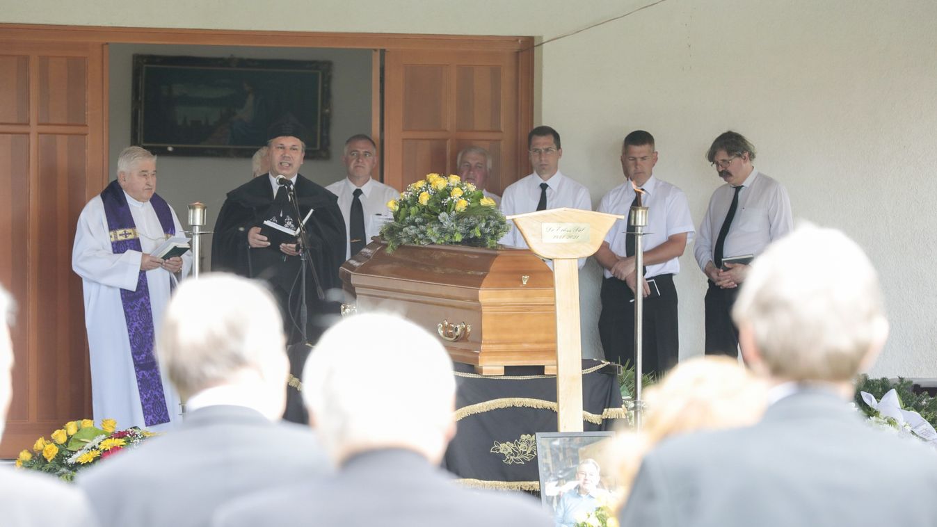 Bándon temették el Erőss Pál volt legfelsőbb bírósági bírót