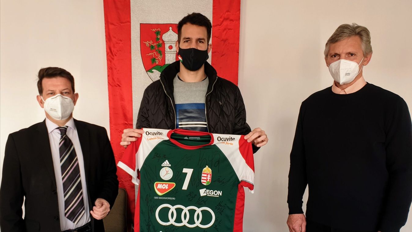 Jótékony célra ajánlotta fel válogatott mezét Bóka Bendegúz