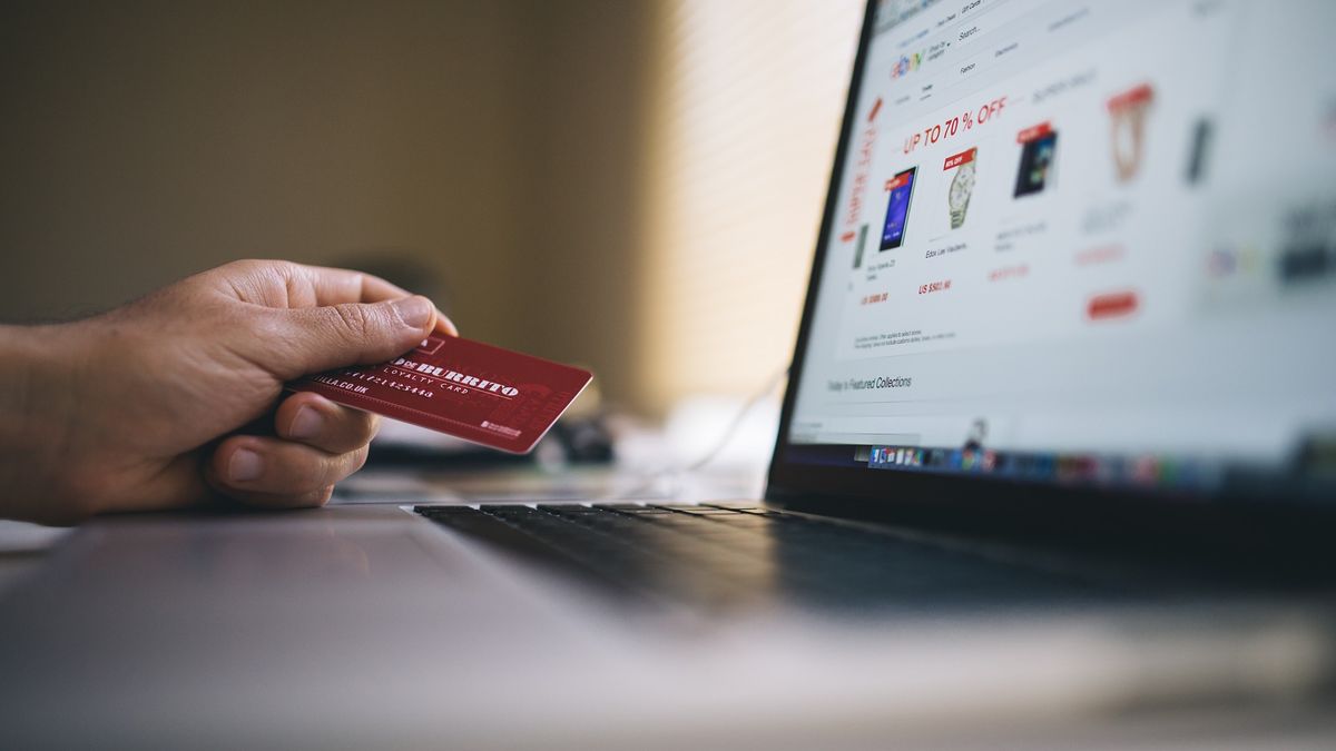 Online csalókat fogtak a pápai rendőrök