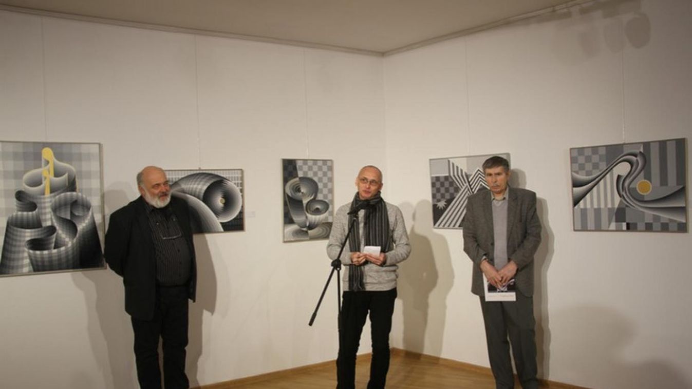 Fazakas Tibor erdélyi képzőművész op-art képei kiállításon