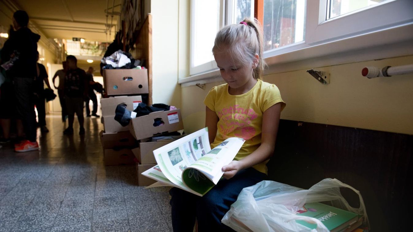 Minden iskolába időben megérkeztek a tankönyvek
