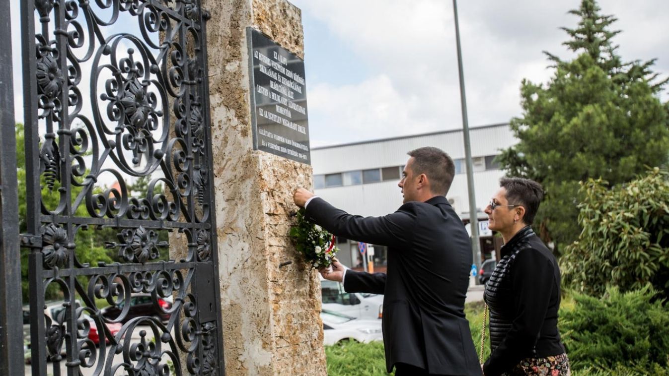 Az 1944-ben elhurcolt zsidó polgárokra emlékeztek Veszprémben