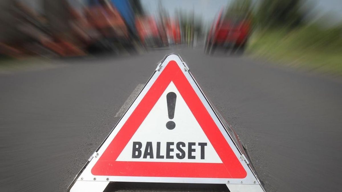 Korlátnak hajtott egy autó az M7-esen