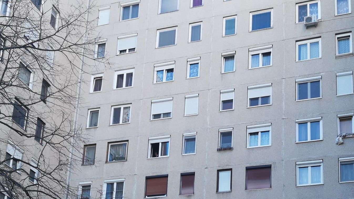 Kiesett egy férfi Veszprémben az ötödik emeletről?