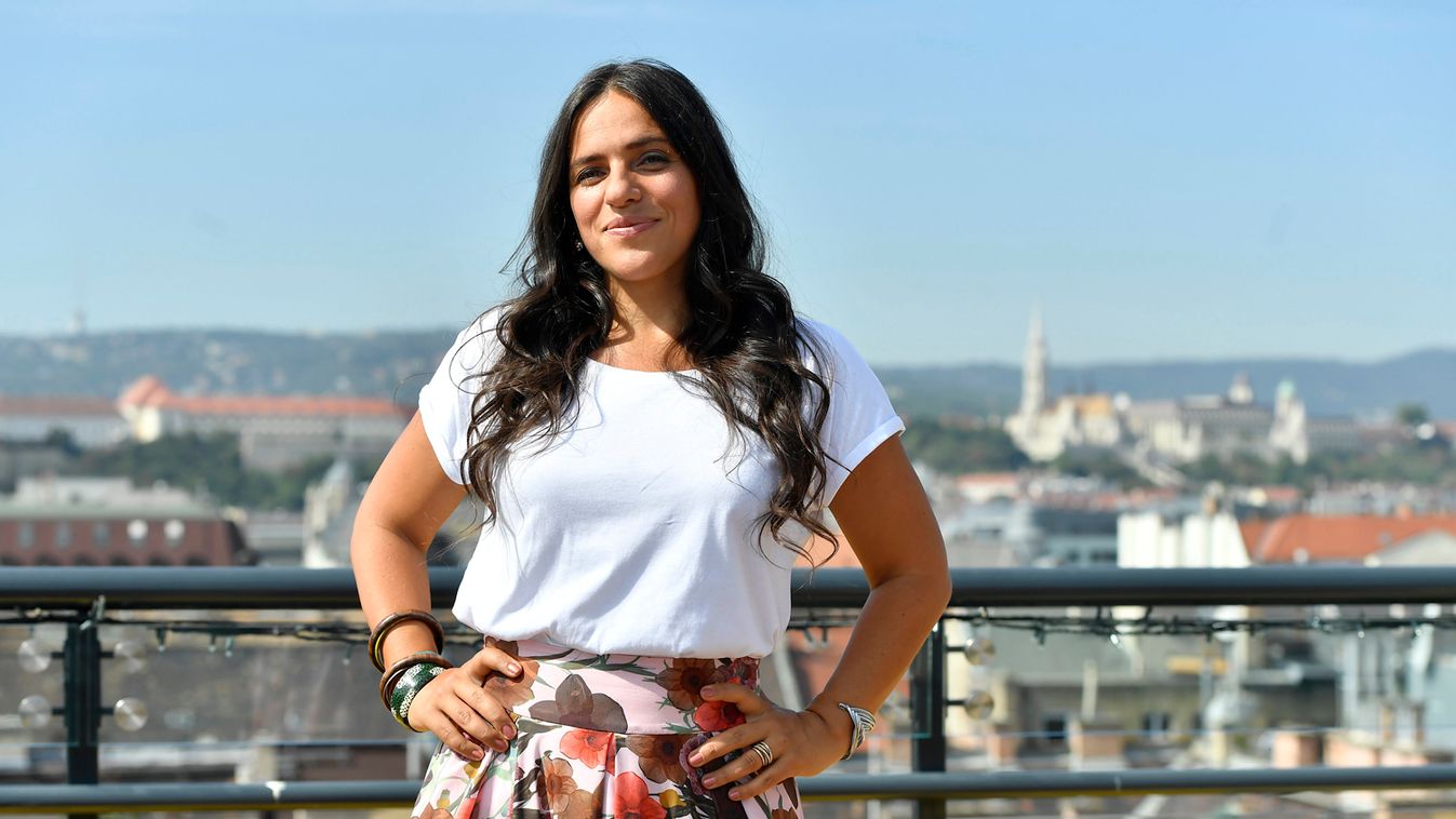 Élet címmel készített új lemezt Palya Bea