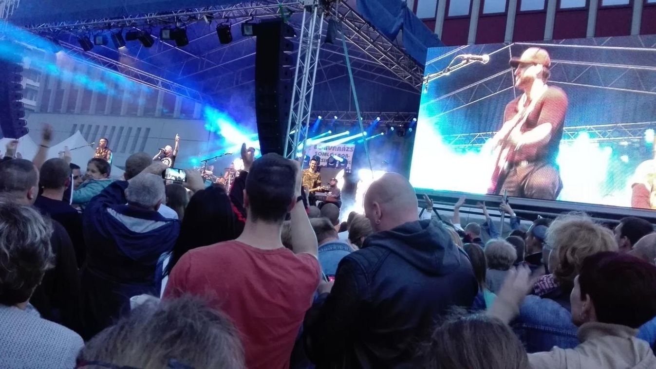 Tócsival, borral és sztárokkal várják az érdeklődőket Ajkán