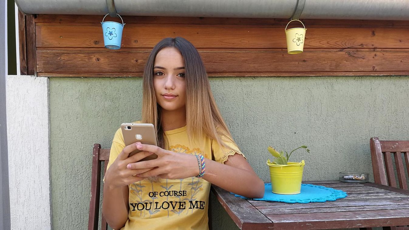 Kell-e mobiltelefon az iskolába? Csak indokolt esetben engedik a használatát