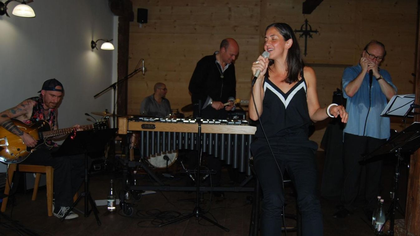 Nyáresti örömzene: jazz Váczi Eszterrel Gyulakeszin