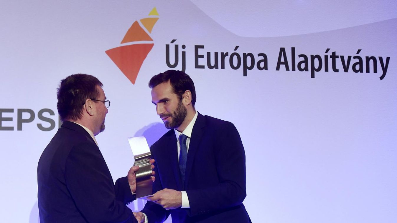 Díjazta a kiemelkedő edzőket és tanárokat a Mol
