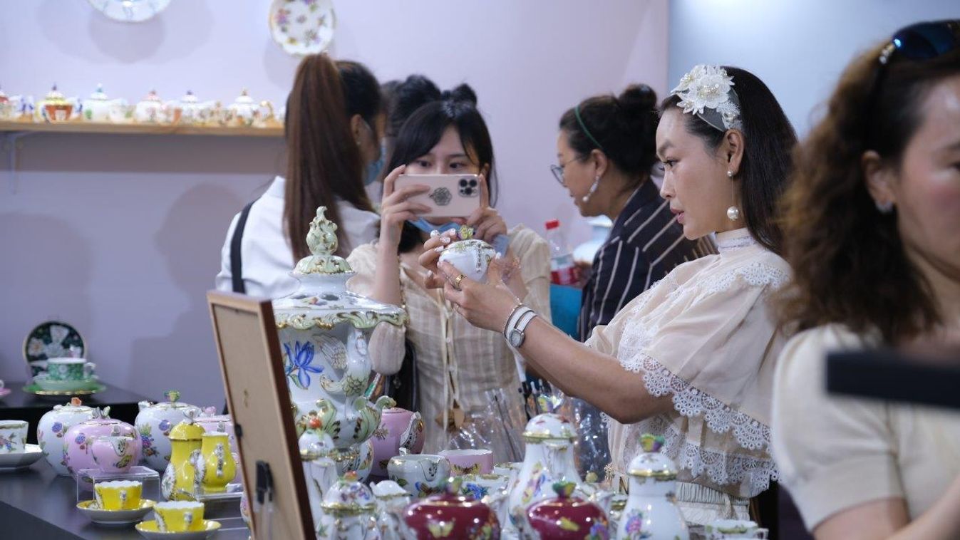 Sanghajban is bemutatkozott a herendi porcelán
