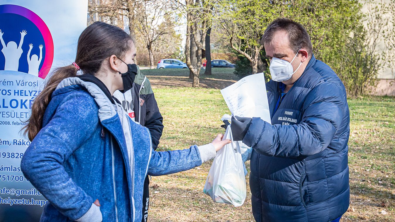 Rászoruló gyerekeknek segítettek – Szeretet is került az élelmiszer mellé