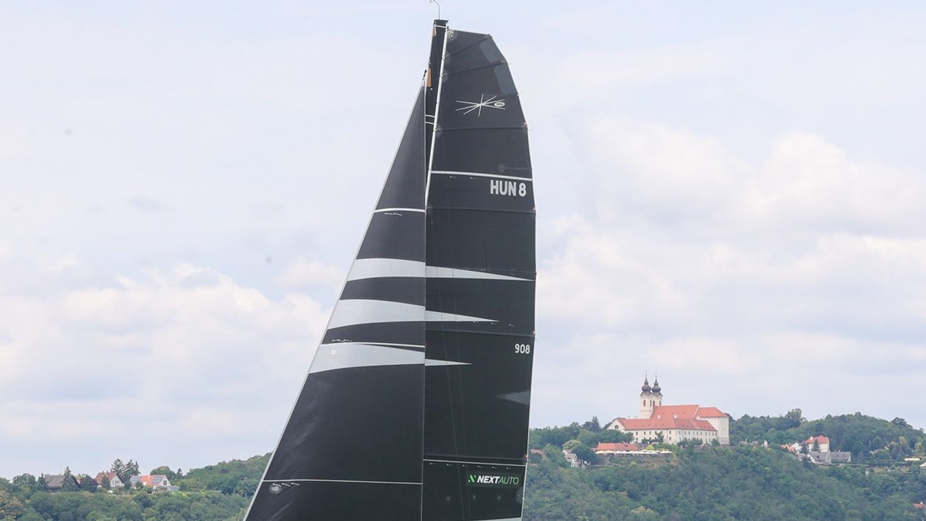 Az első helyre pályázik a címvédő és a rekorder is az 52. Kékszalag tókerülő regattán