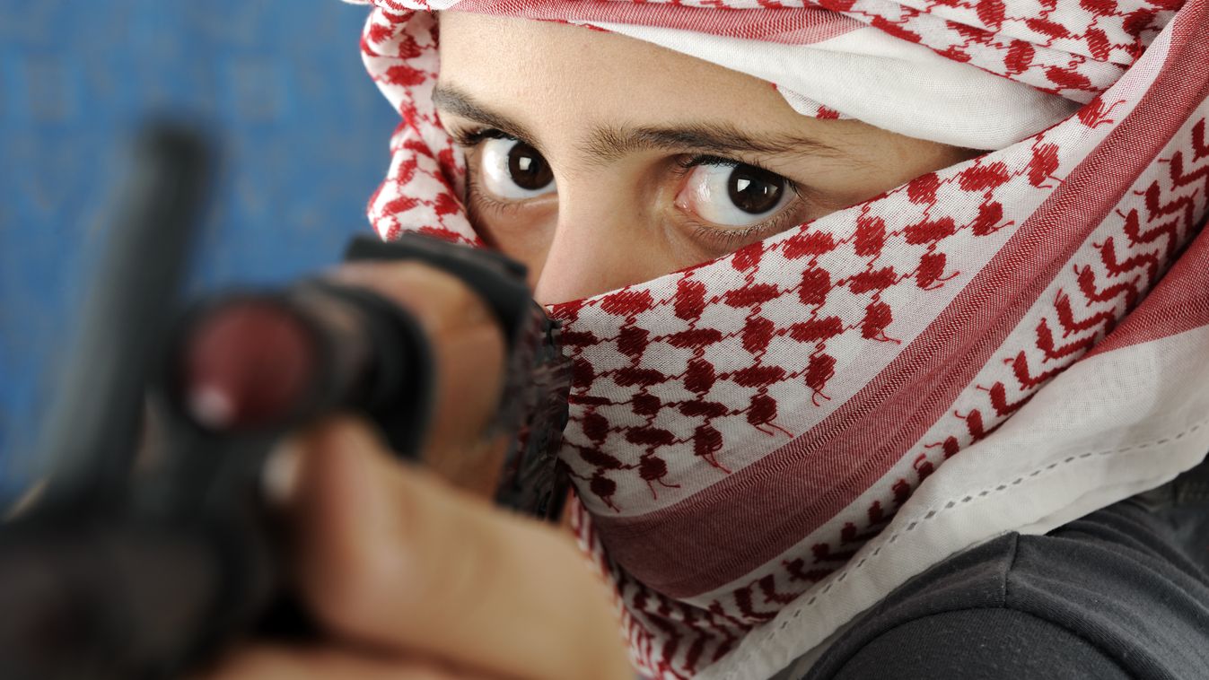 Tizenkét éves ISIS-terrorista végzett ki két katonát