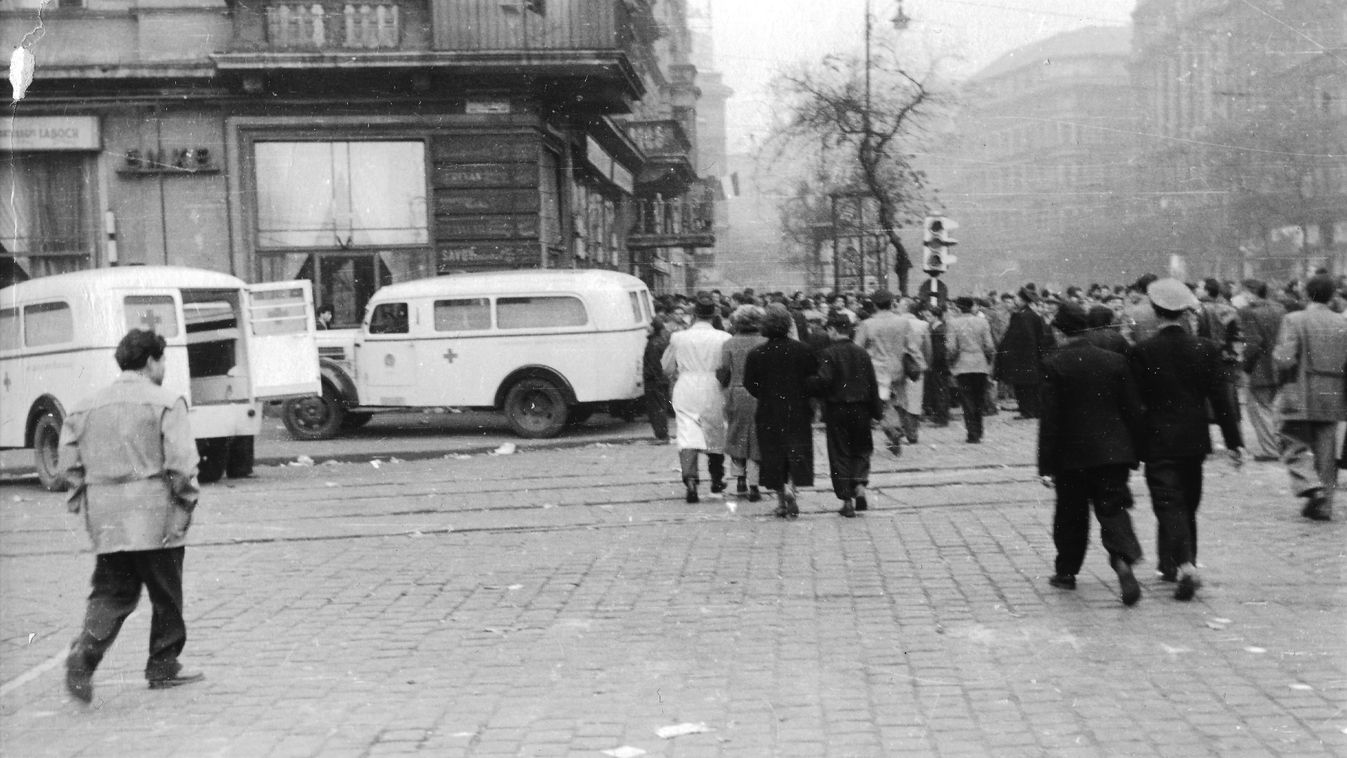 68 éve indult útjára az első rohammentő Budapesten