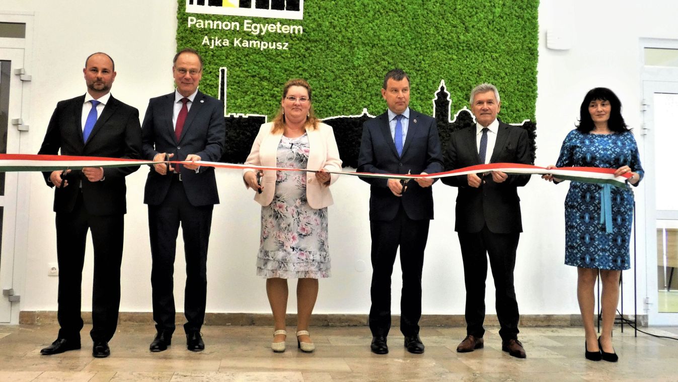 Átadták a Pannon Egyetem ajkai kampuszát
