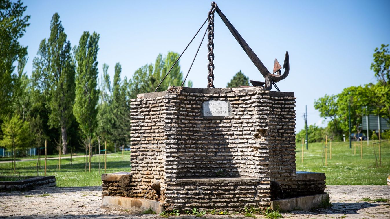 Figyelmeztető táblák a füredi kifolyóknál