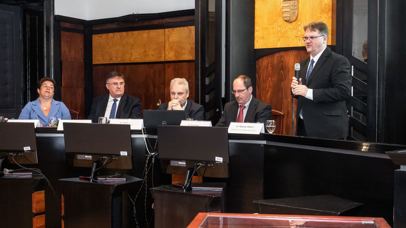 Jogásznap Veszprémben: emberi döntések a digitalizáció segítségével