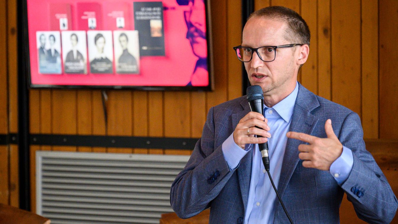Petőfi-sorozat jelenik meg a bicentenáriumra