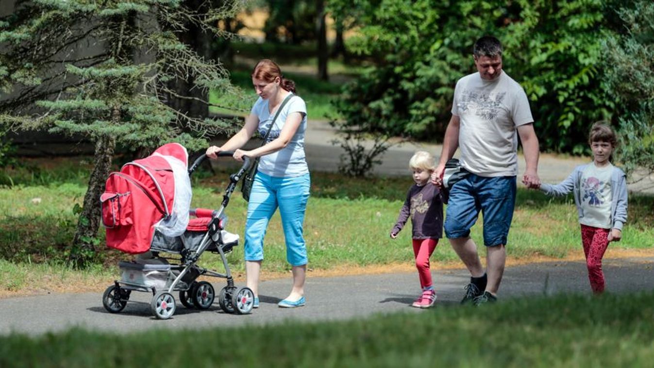 Továbbra is fenntartja a kormány a családtámogatások rendszerét