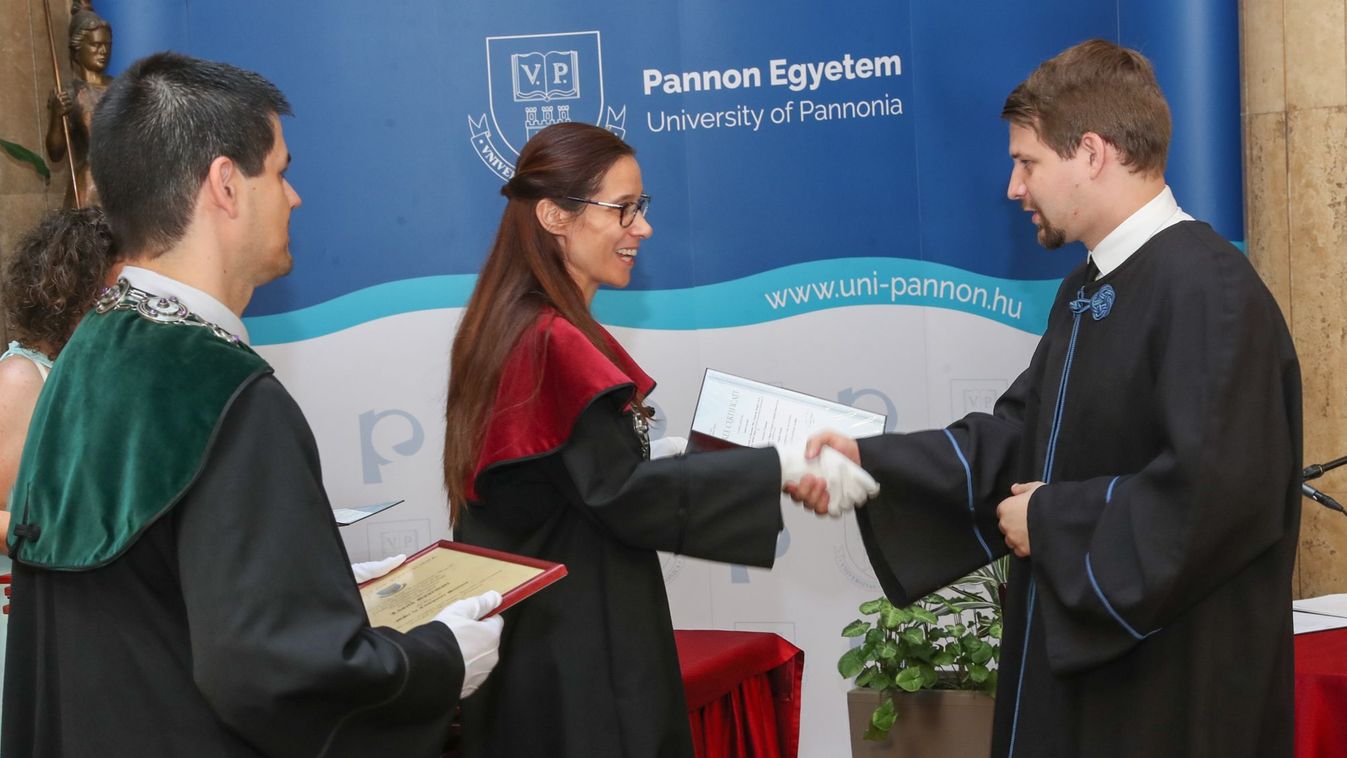 Átadták a diplomákat a Műszaki Informatikai Karon