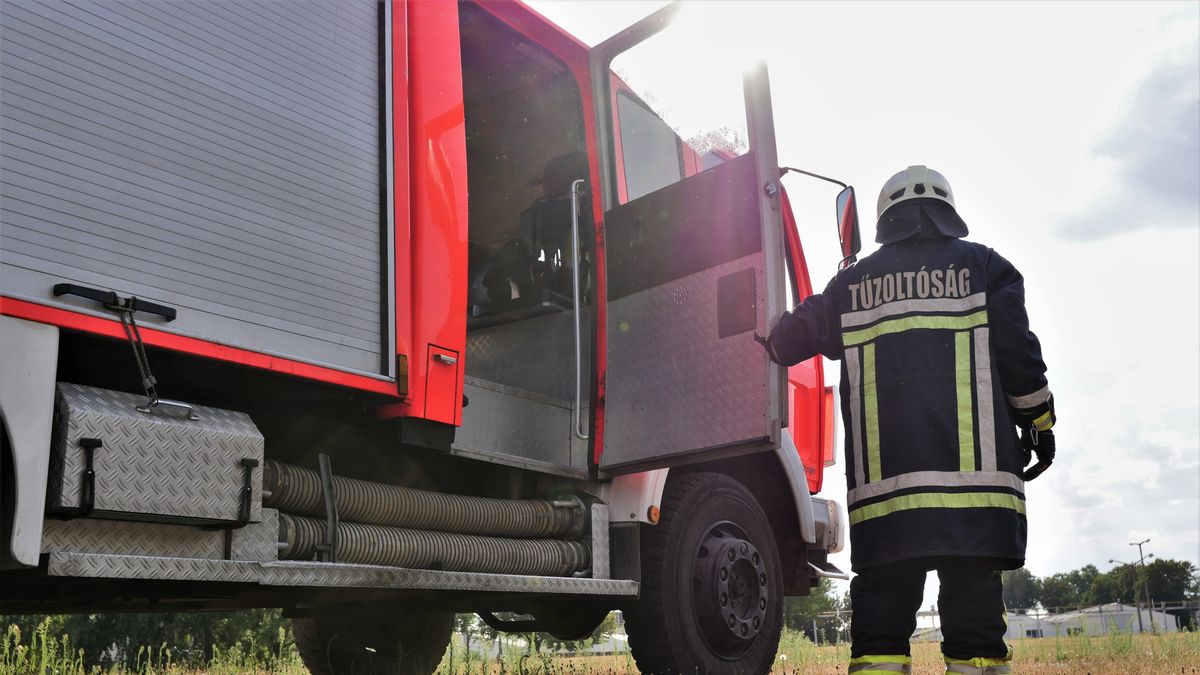 Hatalmas lángok csaptak fel Nemesvámoson, két gázpalack is volt az épületben