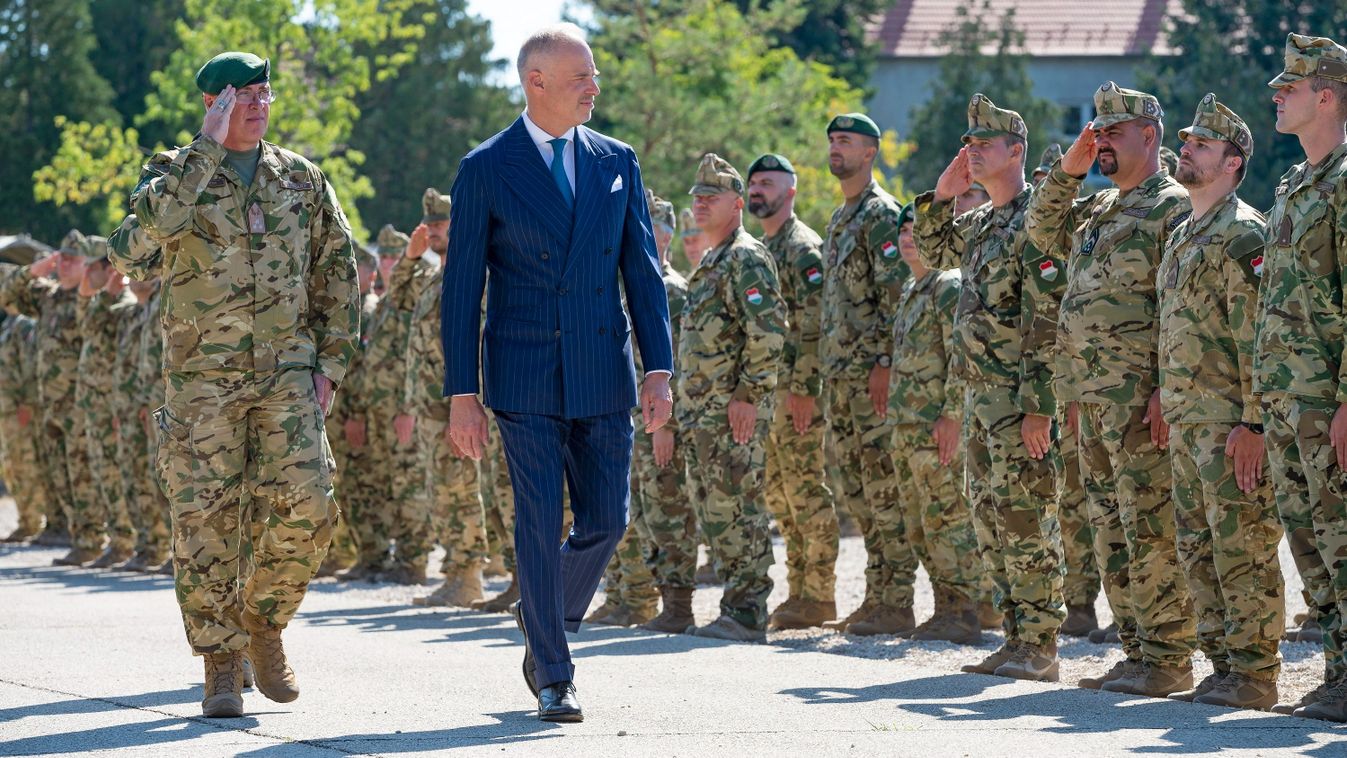 Honvédelmi miniszter: fel kell gyorsítani a haderőfejlesztést