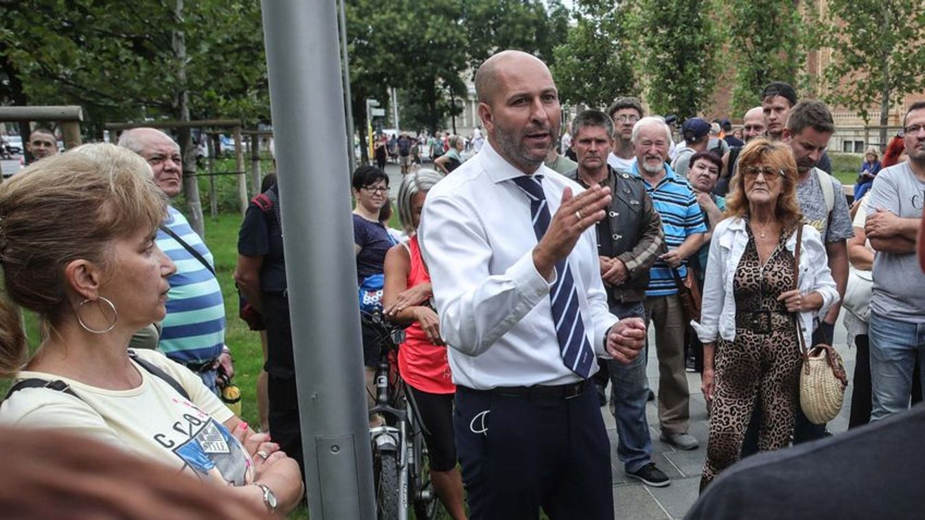 Az éjfél sem hozott traktort Budapestre