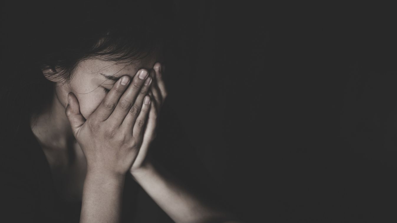 Újabb pedofilbotrány: pénzért kínálta fel 13 éves lányát a nevelőapa egy tanárnak