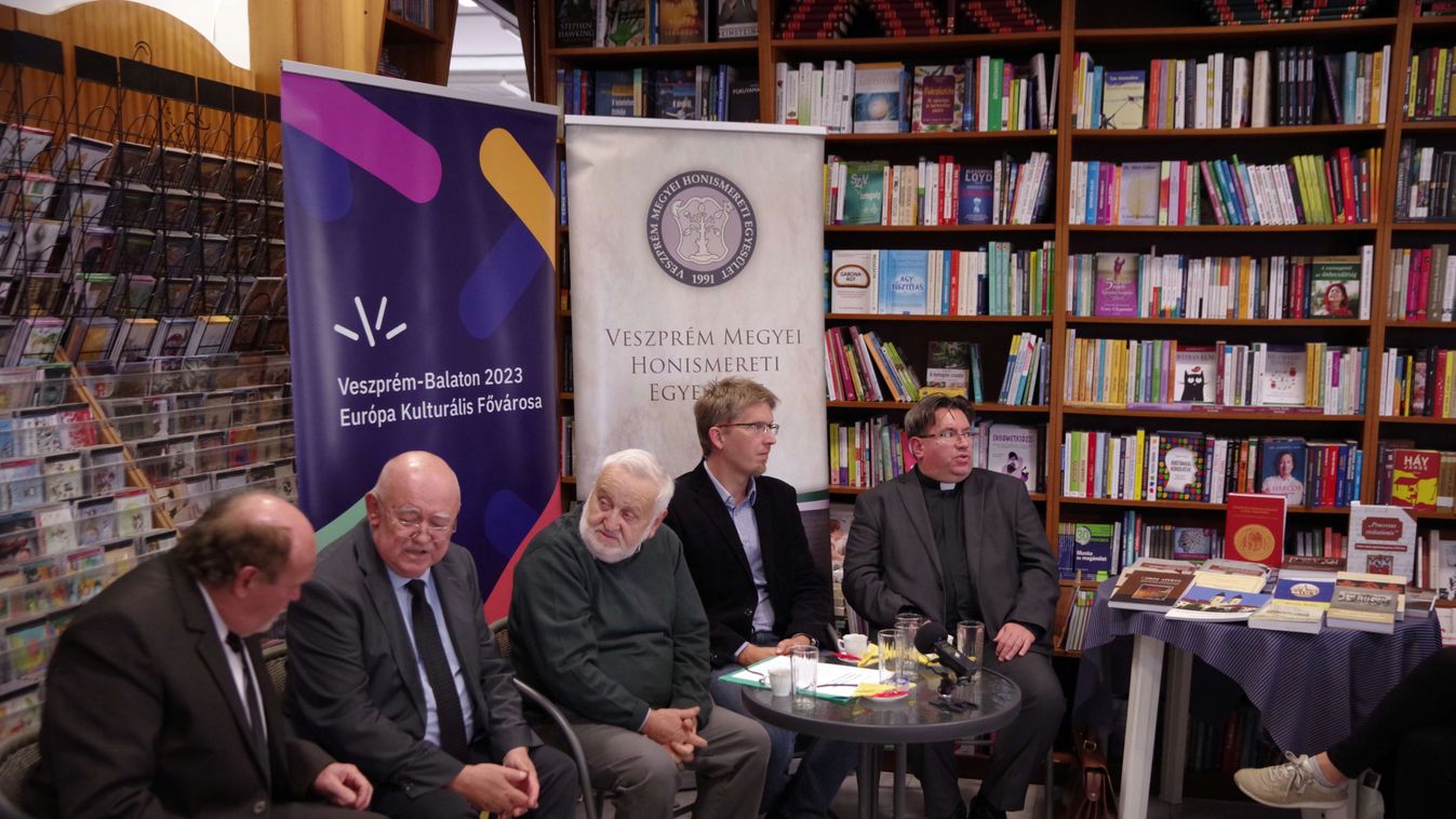 Új szintre lépett a Cserháti Könyvszalon a legutóbbi összejövetelen