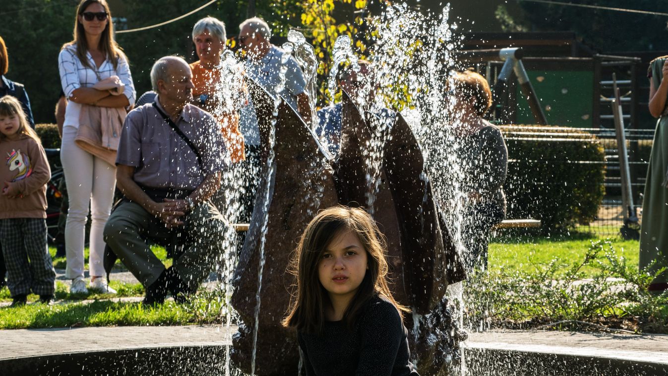 Díszkutat avattak római kori szokás szerint Balatonalmádiban