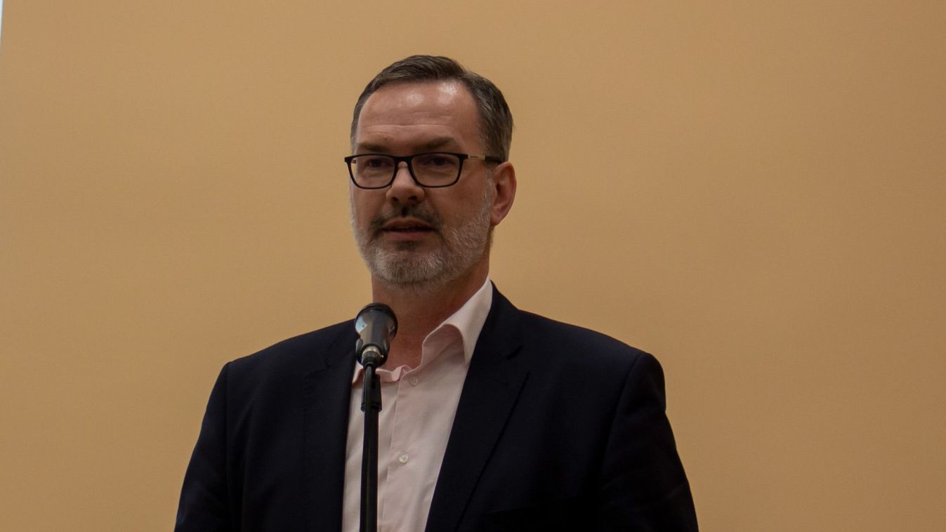 Mi a közös a fociban, a gyereknevelésben és a nyelvben?