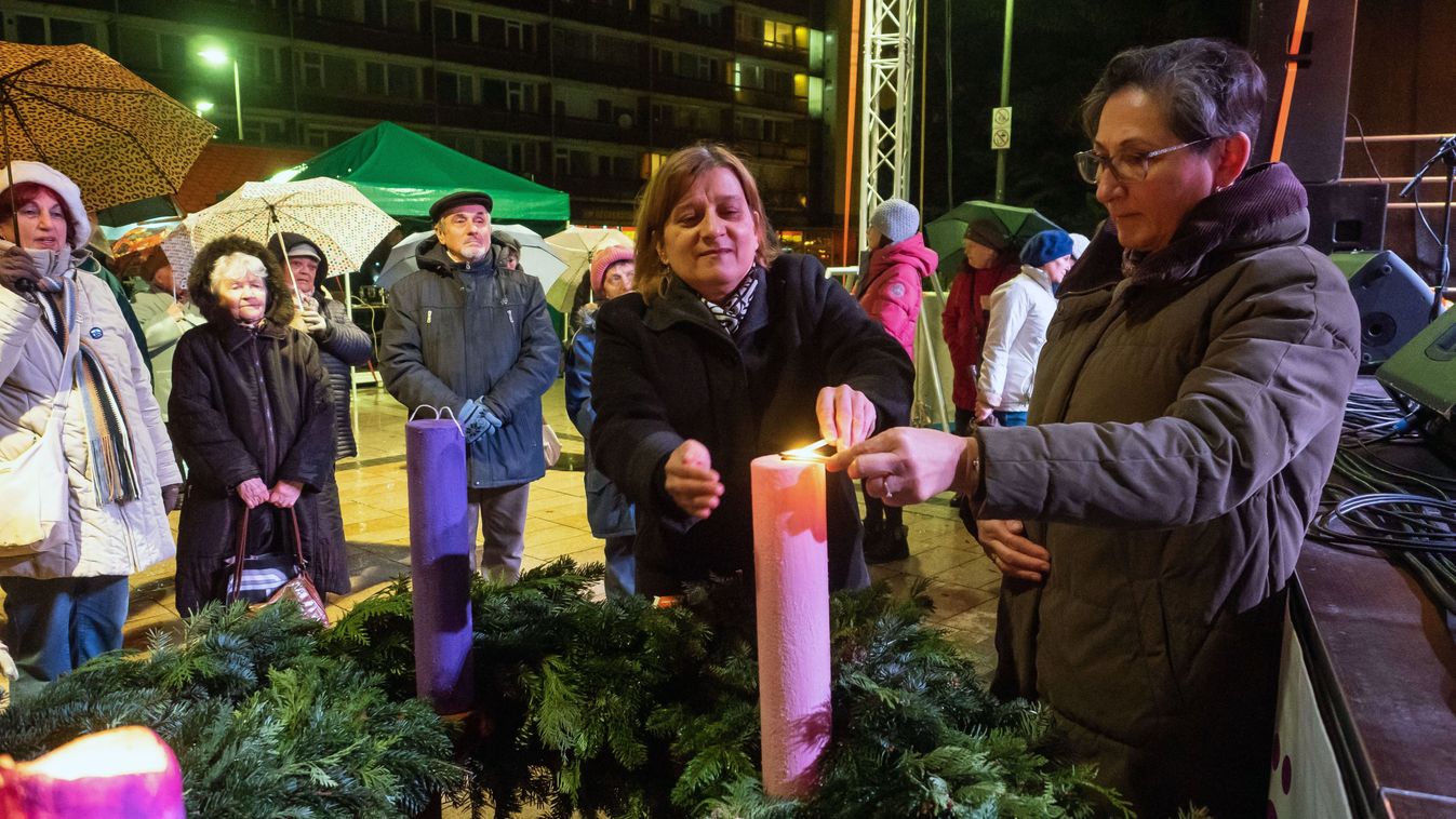 Fellobbant a harmadik gyertyaláng a megyeszékhelyen