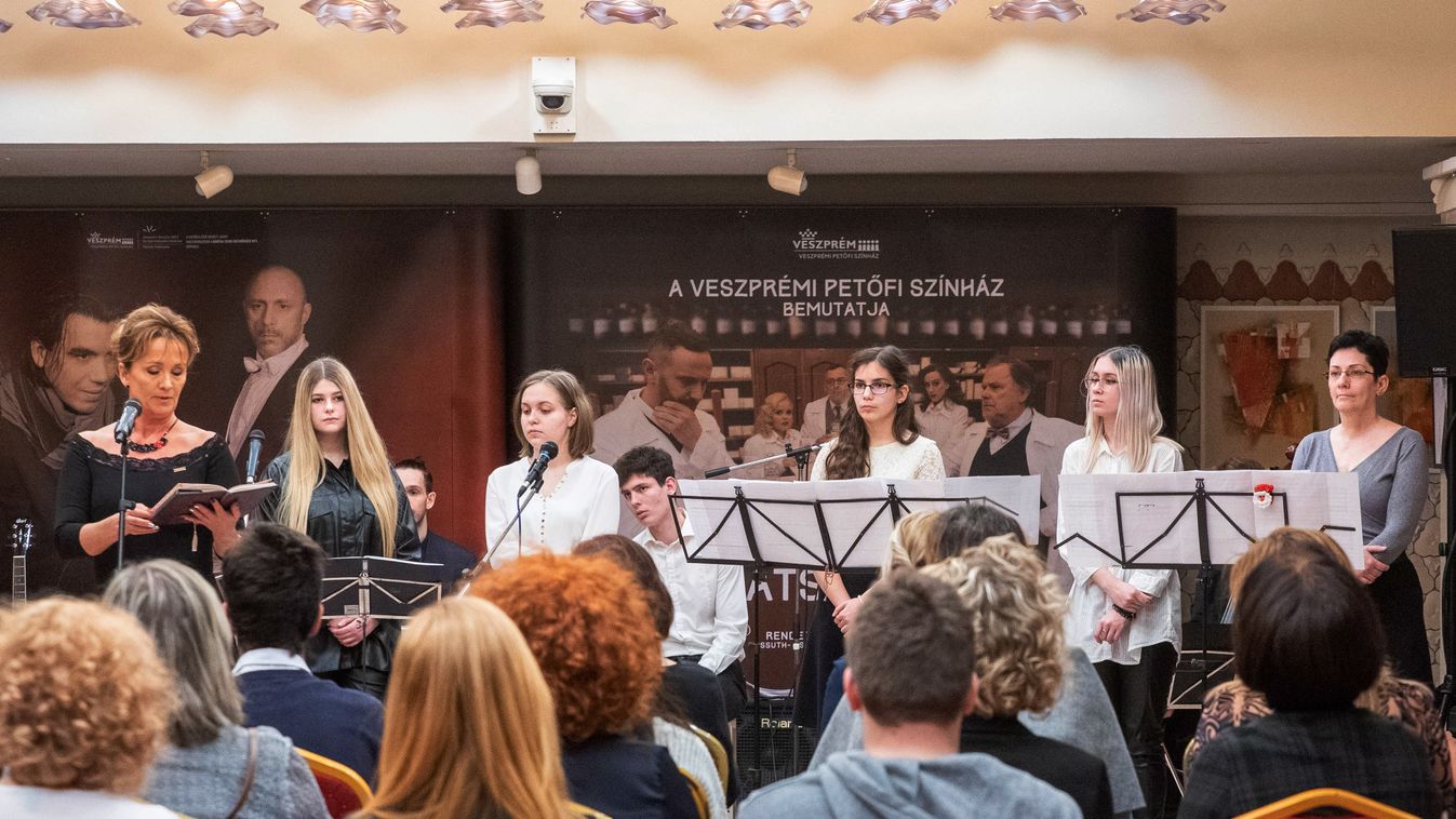 Adventkor csodás feladatunk, hogy felidézzük szívünkben a jóság emlékeit és kinyissuk a remény kapuit