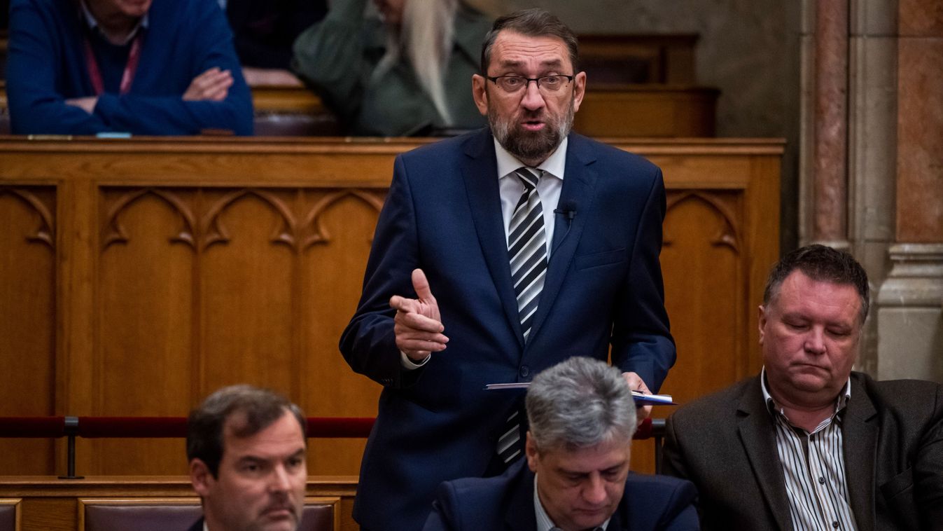 A DK védőernyője alatt zajlik a MOK érdekvédelmi nyomásgyakorlása