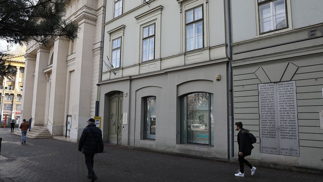 Meghalt a Deák téren megkéselt 18 éves fiú