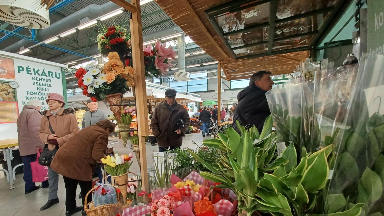 Az ibolya mellett voltak más szépségek is a veszprémi piacon