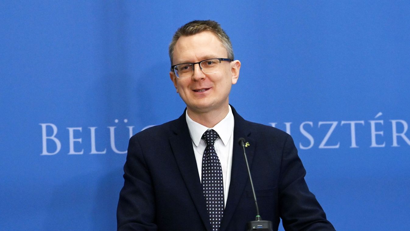 Rétvári Bence: azt szeretnénk, ha 2025-re egy pedagógus átlagosan 800 ezer forintot keresne