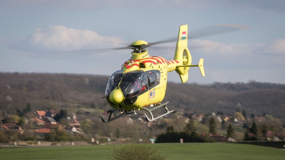 Mentőhelikopter szállt le a Balatonnál, egy kismama is megsérült