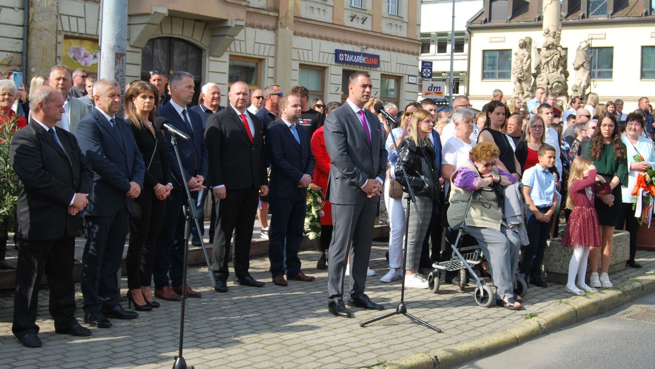 Közösen ballagtak a tapolcai végzősök (videó)
