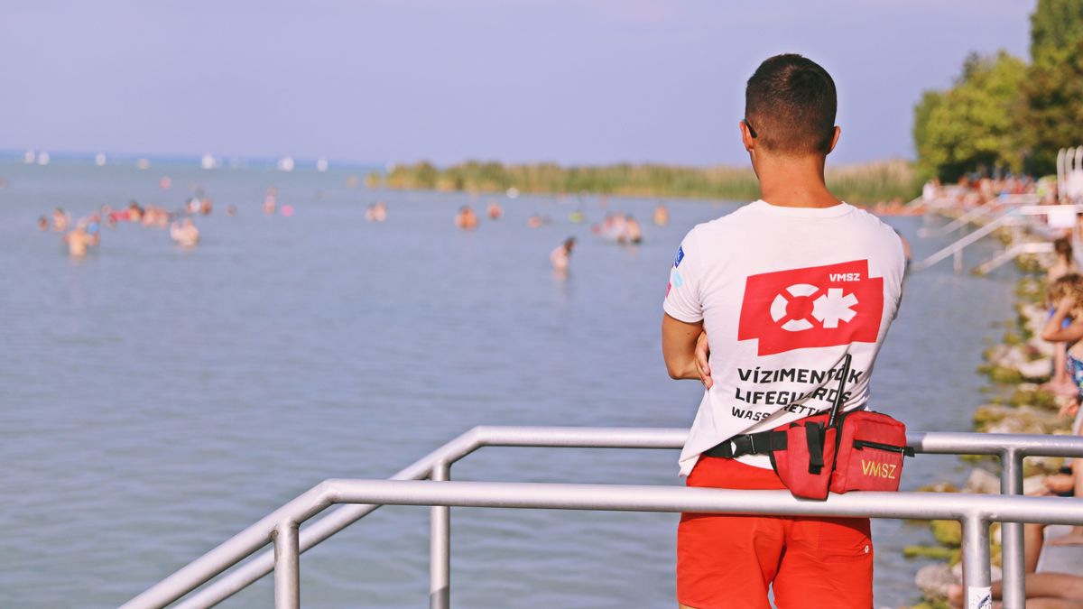 Vízimentők bravúrja a Balatonon