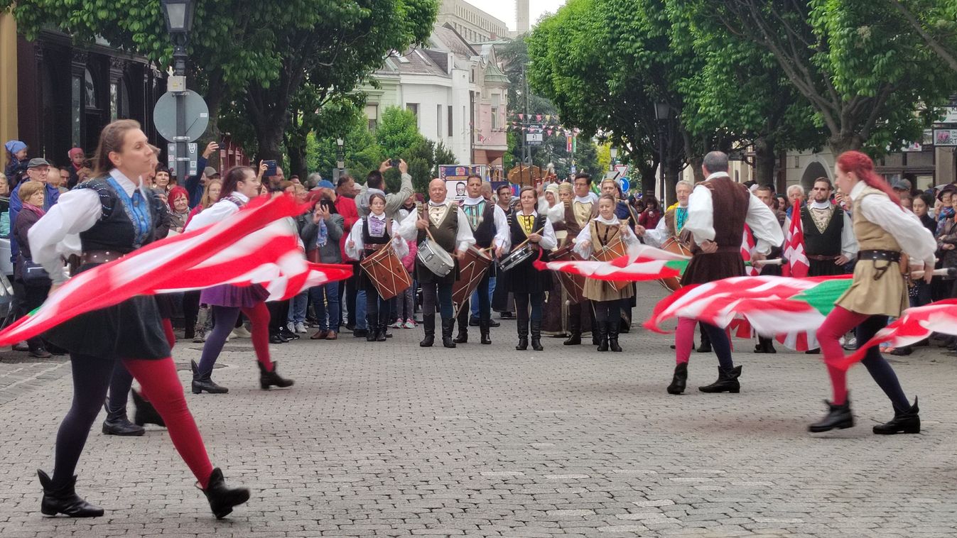Ilyen volt a Gizella-napok hagyományos felvonulása (videó)
